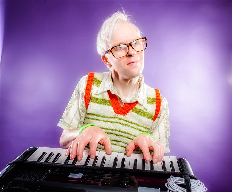 Robert White: ‘THAT’ Gay Autistic Keyboard Tanktop Comedy Guy! - Trinity Theatre